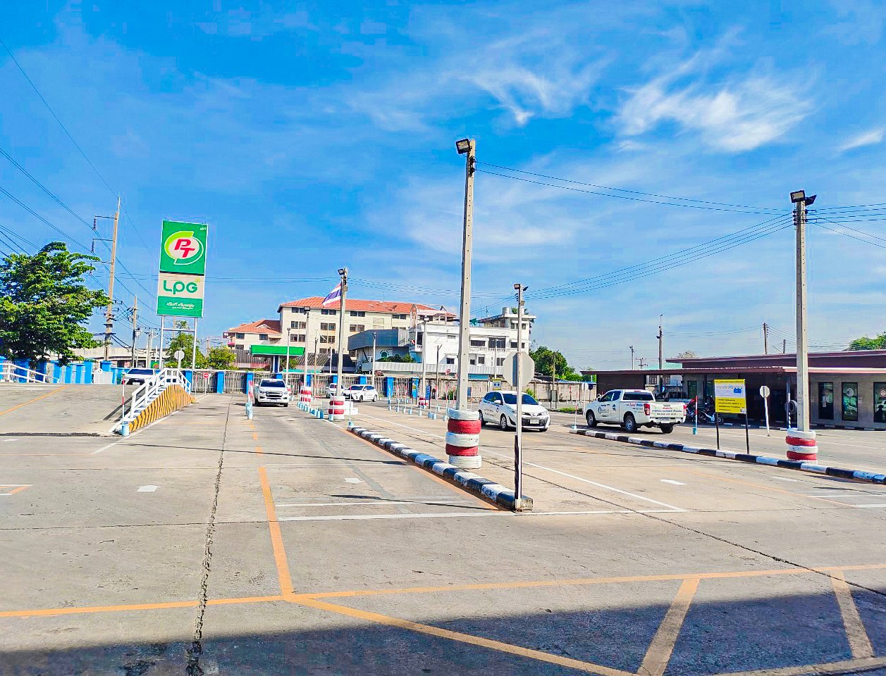 สาขานวนคร ตรงข้ามโรงเกลือมาร์เก็ต