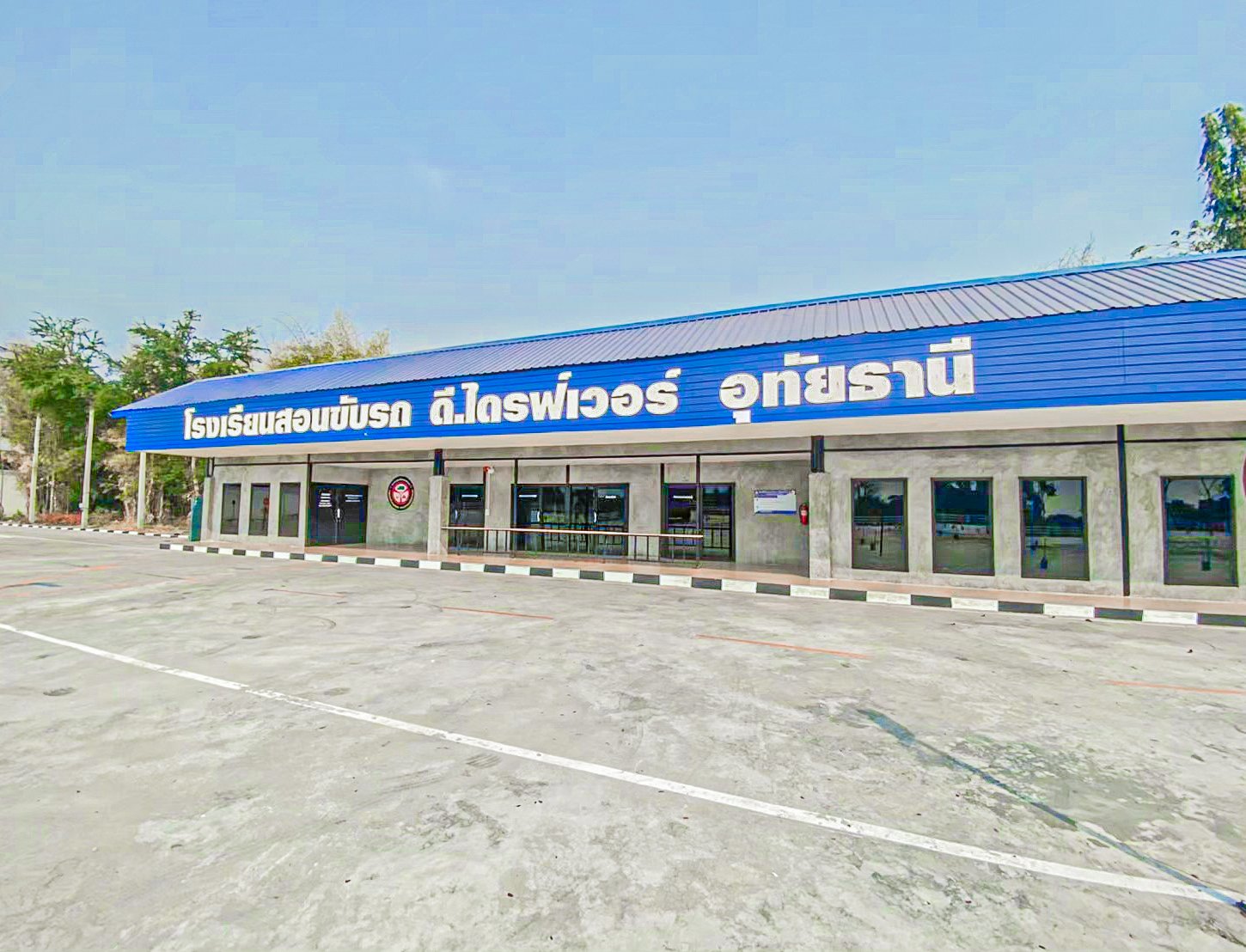 สาขาอุทัยธานี ติดกับสำนักงานขนส่ง จ.อุทัยธานี